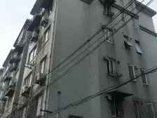 一楼带院子,全明户型,拎包入住,有院子