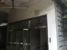 小区是公园式小区,绿植多,环境优美,视野开拓