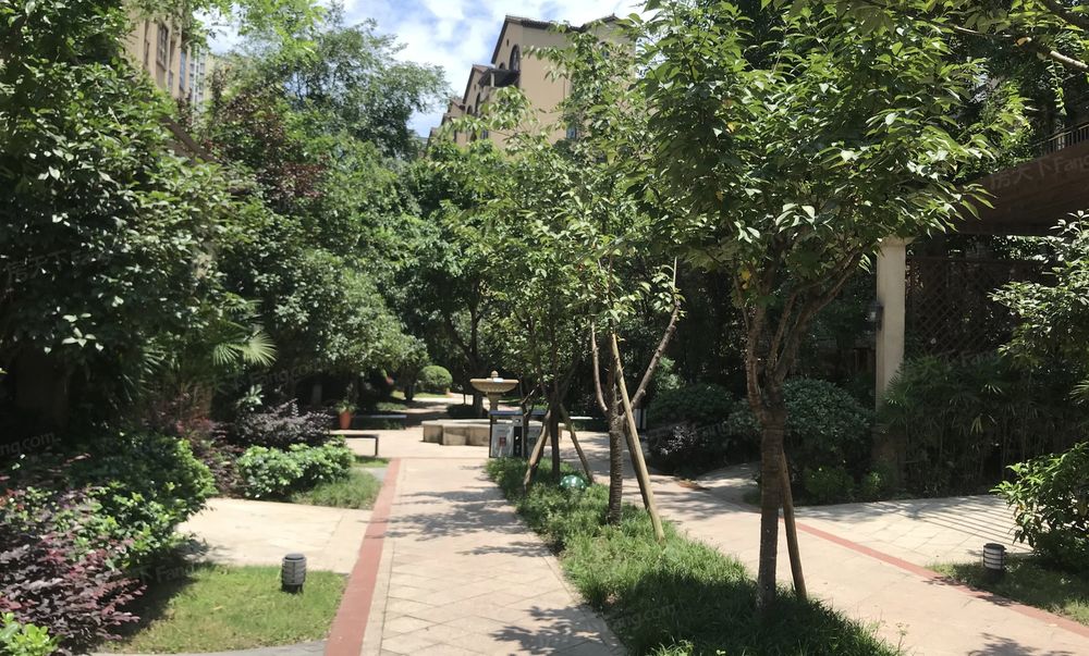 新上轻轨洋房带露台九龙坡奥园国际城精装三房132万