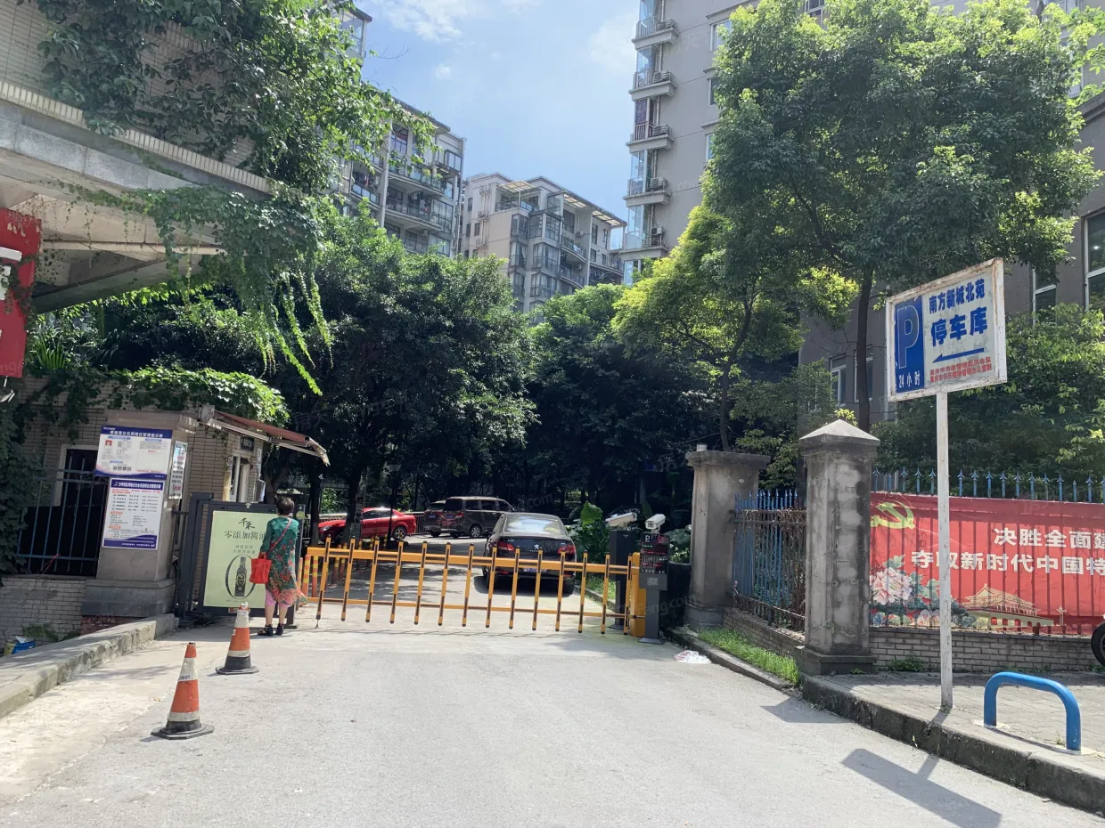 实景图-小区大门