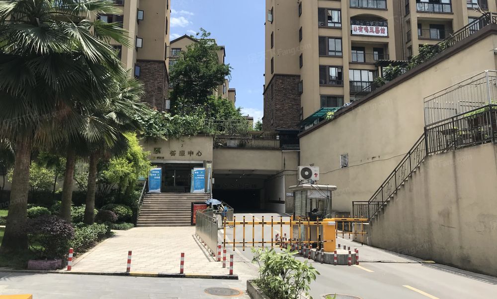 新上轻轨洋房带露台九龙坡奥园国际城精装三房132万