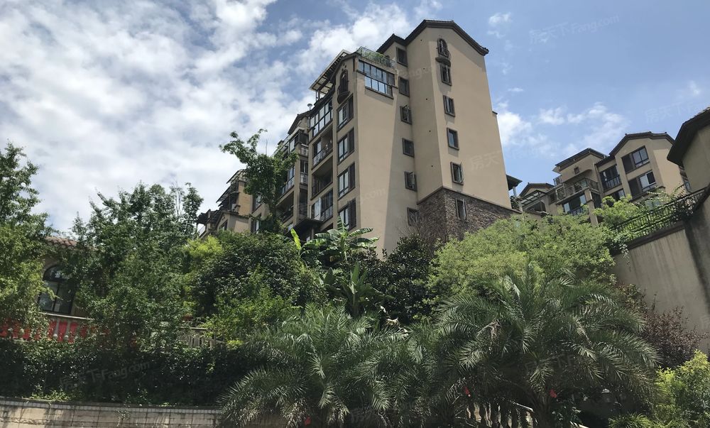 新上轻轨洋房带露台九龙坡奥园国际城精装三房132万