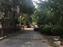 紧靠万达广场 联排别墅 中间户 房东诚心出售
