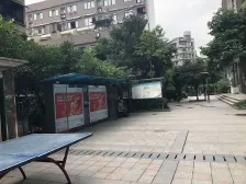 出行即是商圈轻轨,户型方正,住家装修,楼下是菜市场