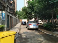 房子业主诚心售,客厅和卧室比较大,看房方便.