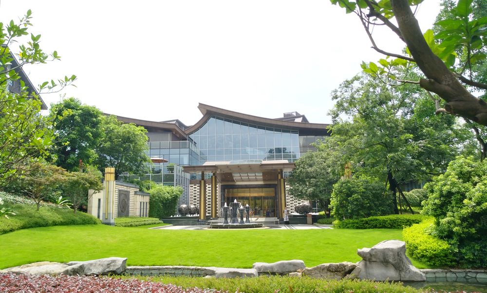 漓江郡府金桂府一梯两户好楼层177平送房送厨5房急售298万