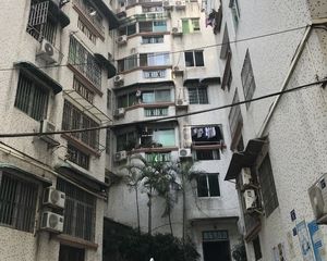 户型方正宽敞明亮,布局大方,采光非常好,环境优美。宁静和谐