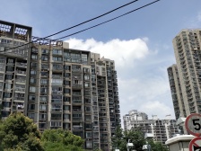 业主二手买进,精装两年,一房两卫,可以拎包入住