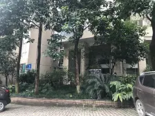 此房是两房精装修,领包入住,户型方正,随时可看。