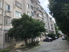 中式风格,小区中心位置,主卧朝南,厨卫朝北