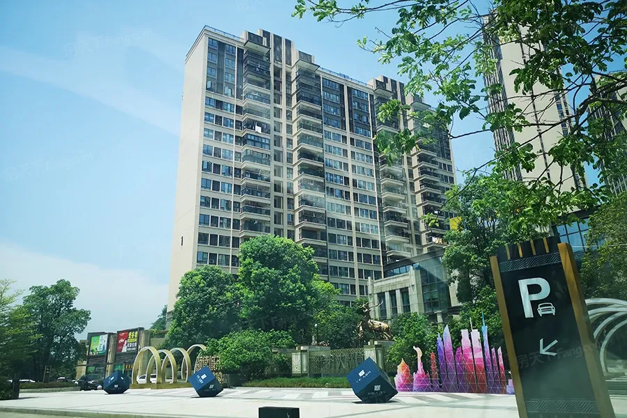 保利中景花园吉屋全新未入住三房二厅南向光线好租金只需1300元