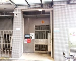 电梯花园小区,生活配套方便,户型方正,业主诚售。