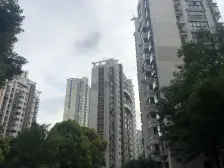 60万精装修带中 央空调,中间位置,不靠马路,近地铁