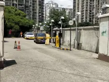 卫生间全明,大开间,品质小区,小区入口附近