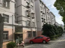 带两个固定停车位,家具家电,可拎包入住