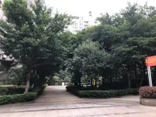 5公里轻轨站旁边标准大两房.提包入住