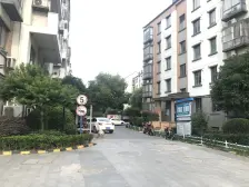 湖岸名家北区,一房通燃气采光好,诚心出售,随时可看,近园区