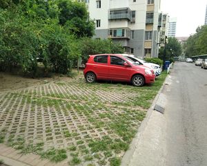 2008年小区,满五年房龄新户型方正中间楼层出入方便
