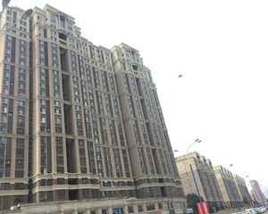 一楼小院精装修拎包入住出门方便