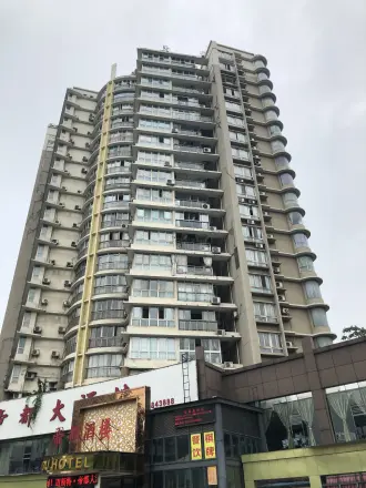 典雅麒龙山水实景图