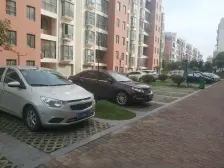 江铃底特律新城 南北通透,采光好 装修好,环镜优美 中间楼层