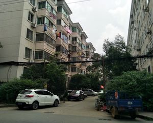 洪都大院十区南北通透,采光好装修好,环镜优美视野好,诚心出售