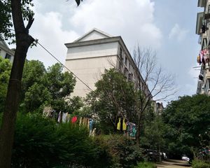 洪都大院十区 南北通透,采光好 中间楼层