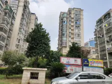 周边生活:配套齐全、小区环境优美、居住安静舒适、让你居住在这