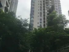 环线之上,门口就是图书馆,三甲医院加持。精装修两房