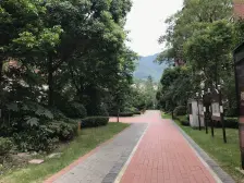 此房为住家装修,带品牌家具家电,保持得很好