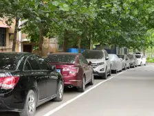 此房有院子,可种菜种花,带车库 带地下室