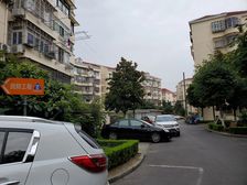 带院子小两房,南北户型,税费各付!看房随时!