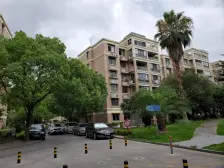 新上高行馨苑复式,装修小区中间位置