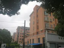 秀枫苑,中间楼层,位置安静,靠五号线,飞机户型