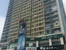 西大门口,下楼就是万达广场,一房一厅出售