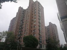 奉贤新城宝龙商圈、电梯高层南北通两房、出则繁华方便