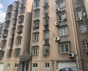 位置楼层甚好环境安静有电梯