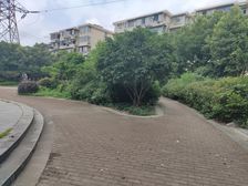 带阁楼,两层面积近200平,单价3字头,可议价,欢迎捡漏