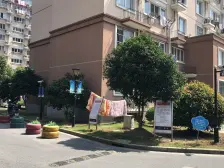 大一房 近地铁商圈 电梯中高层 小区花园位置 诚意出售