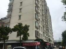 东振小区,四楼复式,超大使用面积,户型正。