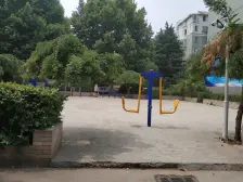 金二环一楼带院刚刚小区改造完绿化,毛坯好装修