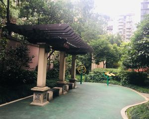 鸿阁新座2室1厅东