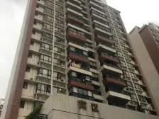 此房包产权车位,五年内新装修全屋定制柜,南向三房