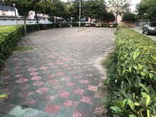 三房,1楼带院子边套采光很好,离出入口近,出入方便