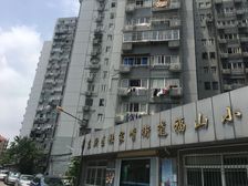 主卧朝南,小区中心位置,小区景观位置,厨卫朝北