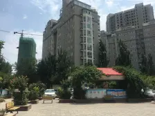 好望角国际公寓 交通便利 带电梯 购物方便 双卫格局