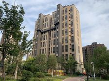 洋房一楼带院带半地下业主自住精装修耳朵户型