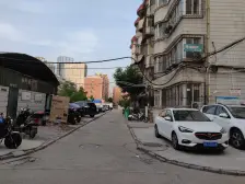 曼哈顿燕庄地铁口 标准四房 双气 三楼 停车方便