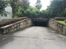 此房已换成出让地性质,正规大两房,位子安静