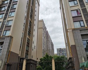 邦泰华府公馆3室2厅东北